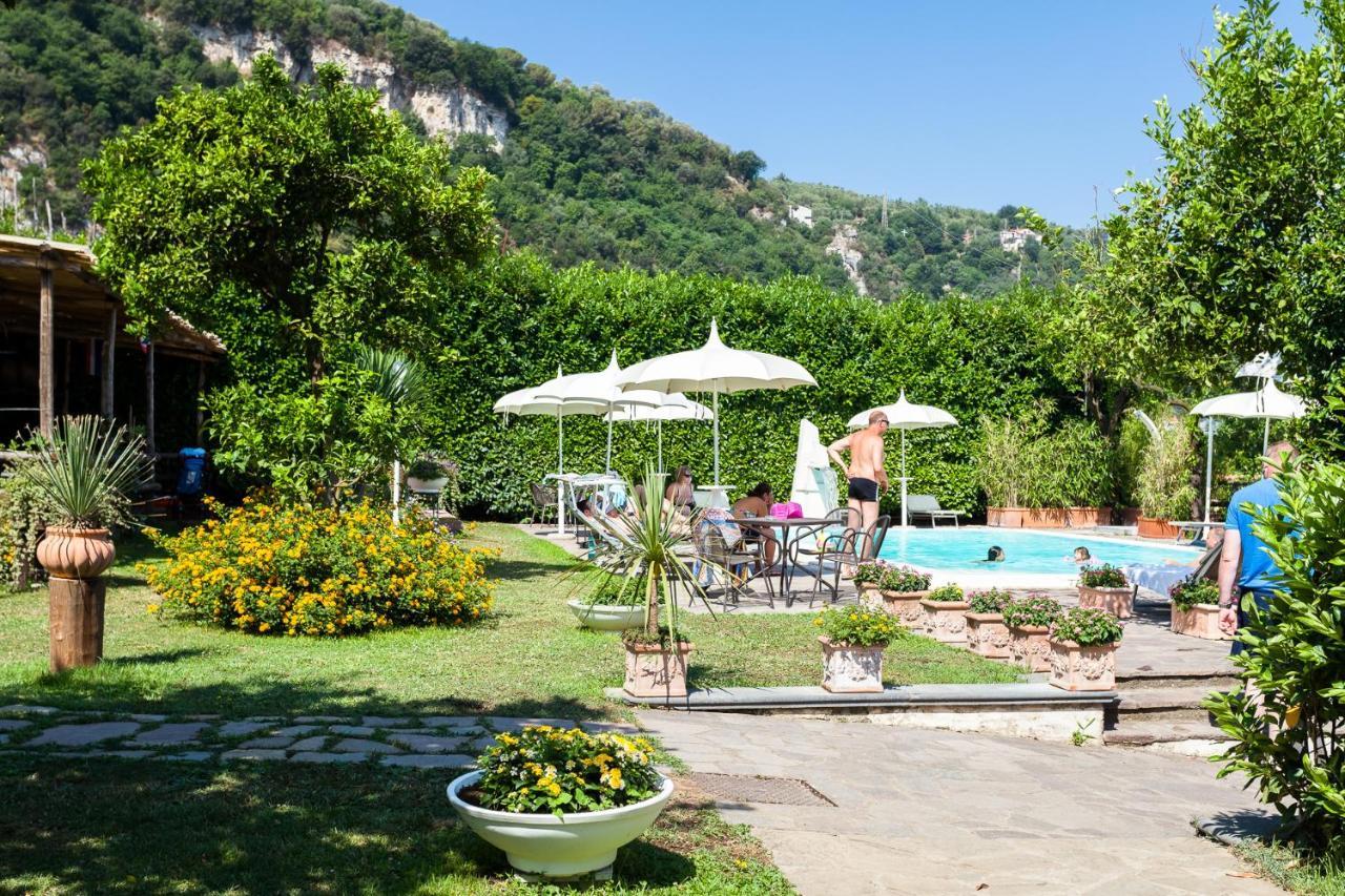 Casa Sorrento, Immerso Nel Verde A Pochi Passi Dal Centro Exteriör bild